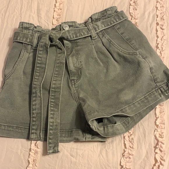 American Eagle Outfitters Pants - American eagle shorts